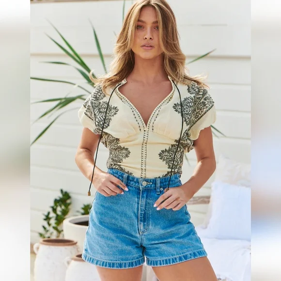 NWT Gimmicks Buckle Embroidered Boho Blouse Smocked Back - Picture 2 of 4